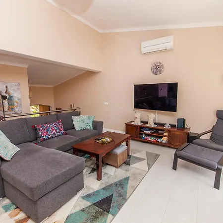 B89 - Porto Dona Maria *